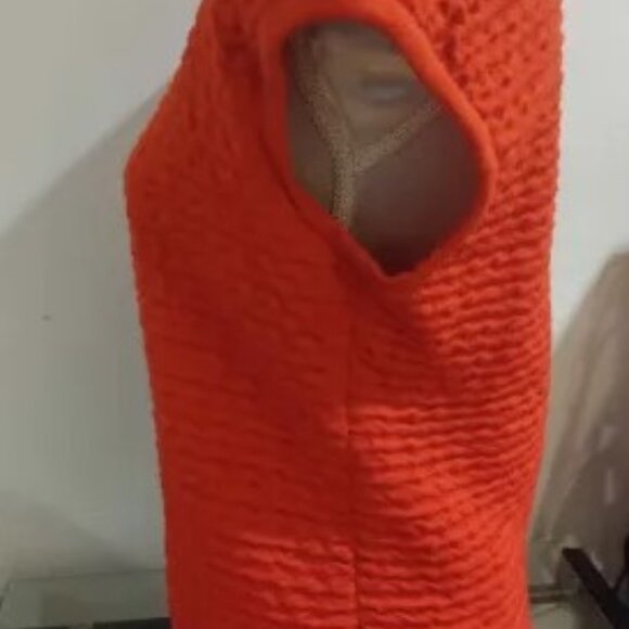 Woman's Sleveless Shirt - Picture 7 of 7